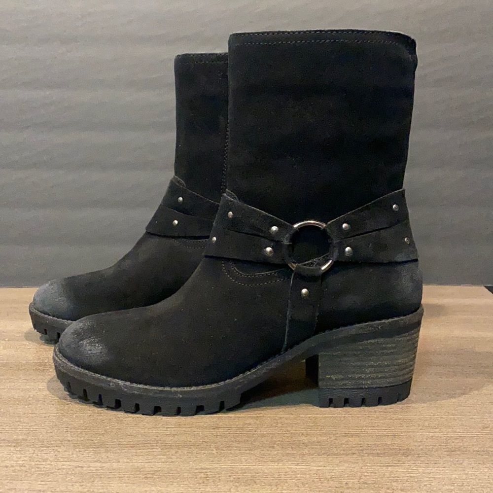 Women's Black Mid-Calf Suede Block Heel Boot - Picture 2 of 11